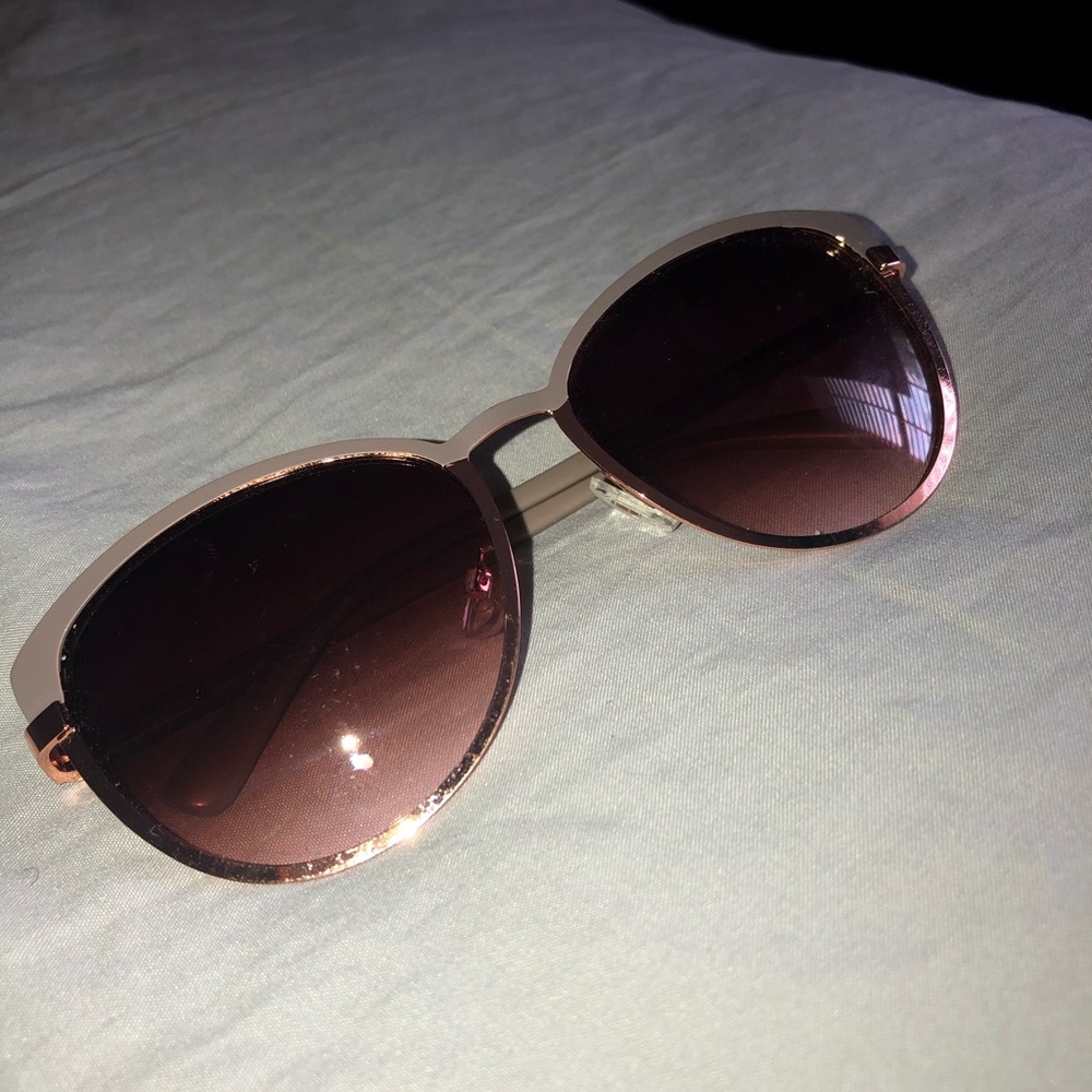 Cute Jessica Simpson sunglasses for sale!